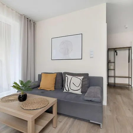 Sunny Family With 2 Bedrooms And Parking By Renters *