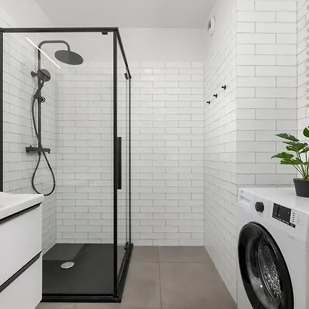 Sunny Family With 2 Bedrooms And Parking By Renters Διαμέρισμα *