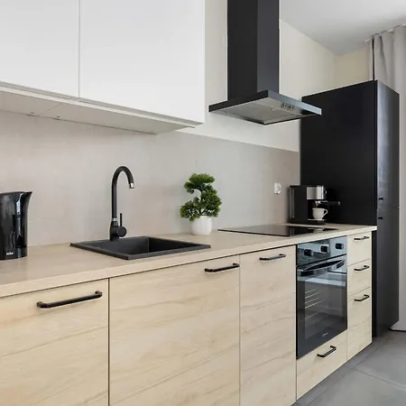 Sunny Family With 2 Bedrooms And Parking By Renters * Krasków