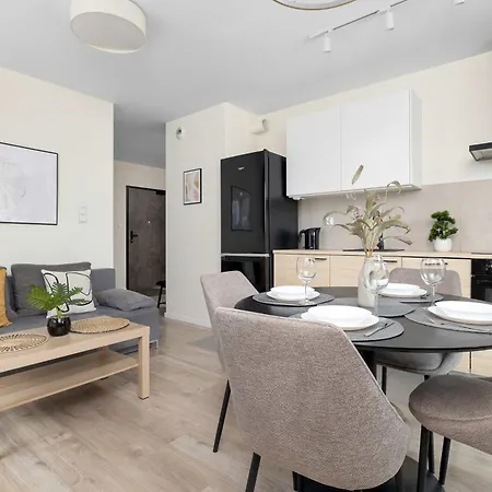 Sunny Family With 2 Bedrooms And Parking By Renters * Krasków