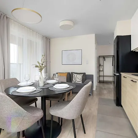Sunny Family With 2 Bedrooms And Parking By Renters *