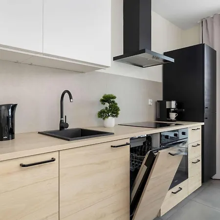 Διαμέρισμα Sunny Family With 2 Bedrooms And Parking By Renters *