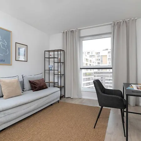 Διαμέρισμα Sunny Family With 2 Bedrooms And Parking By Renters *