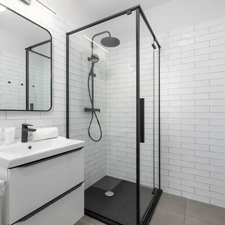 Sunny Family With 2 Bedrooms And Parking By Renters Διαμέρισμα