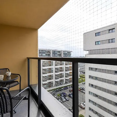 Διαμέρισμα Sunny Family With 2 Bedrooms And Parking By Renters *