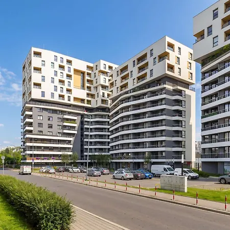 Διαμέρισμα Sunny Family With 2 Bedrooms And Parking By Renters